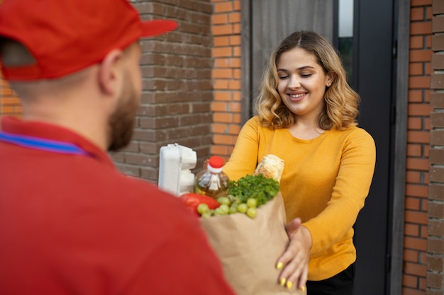 Delivery Hero Aktie kaufen oder shorten? - Trendbetter.de