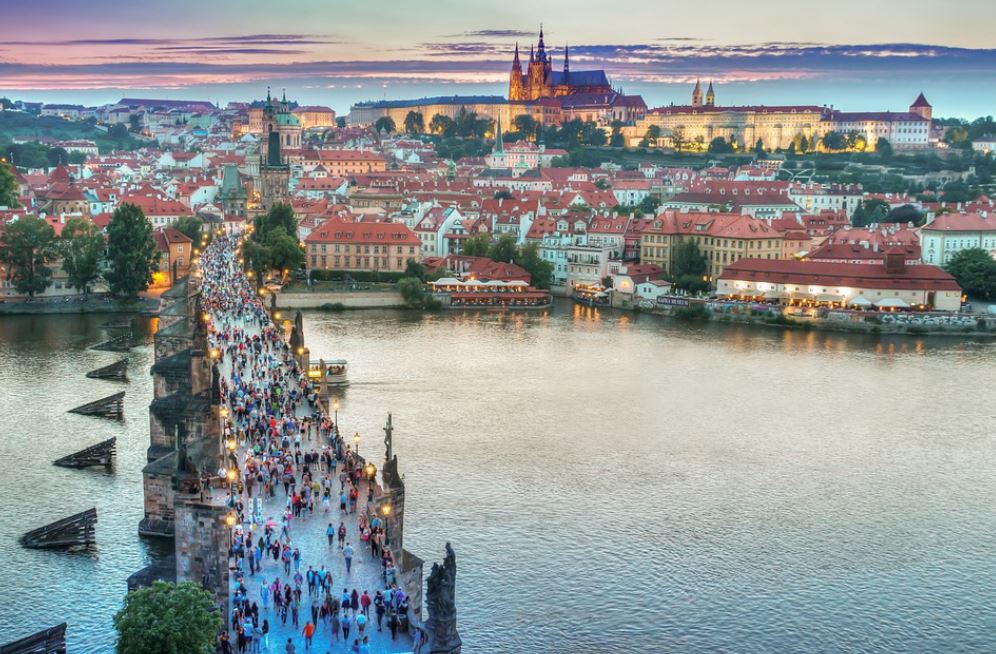 Tourimus Prag Karlsbruecke